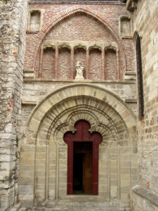 Kirchenportal in Cahors. Foto: Hans-Martin Goede